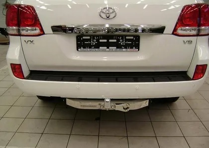 Фаркоп ORIS 3018-FL тюнинговый с металлической накладкой на Toyota Land Cruiser 200 2007