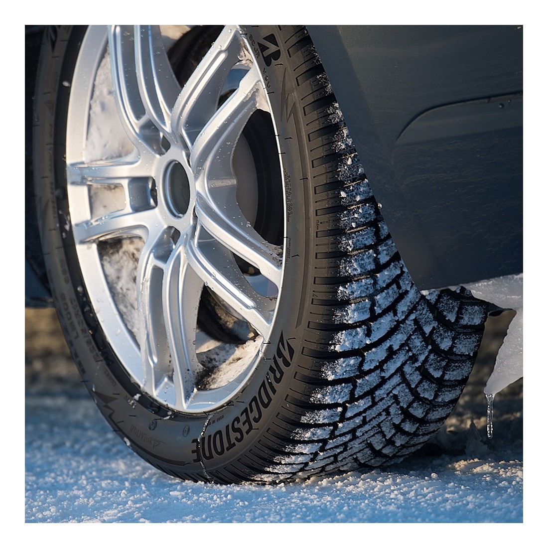 Легковая шина Bridgestone Blizzak LM005 DriveGuard Run Flat 225/45 R18 95V не для эксплуатации (старше 4-х лет), без гарантии