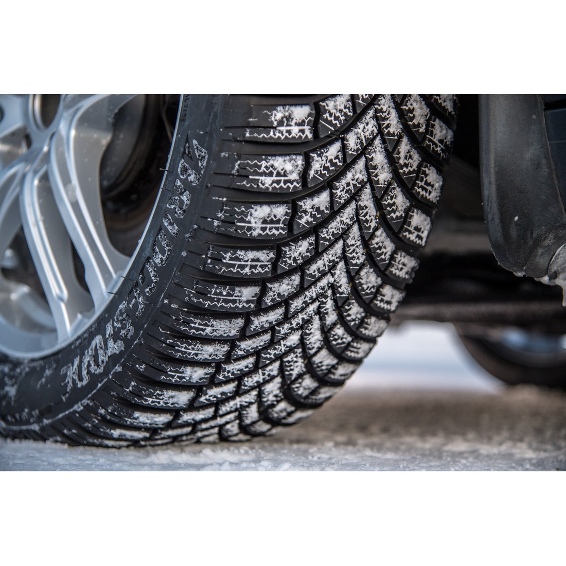 Легковая шина Bridgestone Blizzak LM005 DriveGuard Run Flat 225/45 R18 95V не для эксплуатации (старше 4-х лет), без гарантии