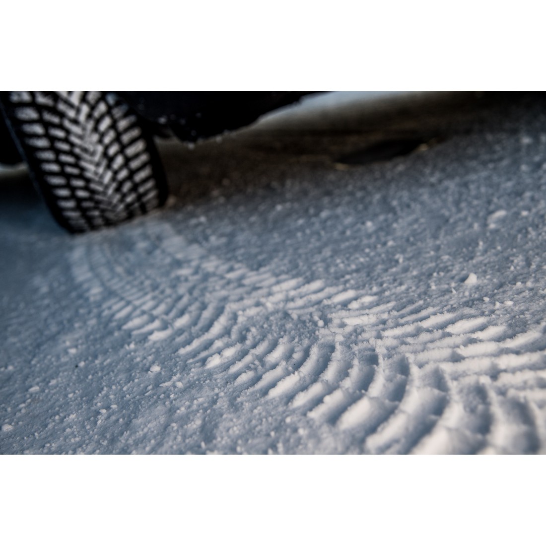 Легковая шина Bridgestone Blizzak LM005 DriveGuard Run Flat 225/45 R18 95V не для эксплуатации (старше 4-х лет), без гарантии