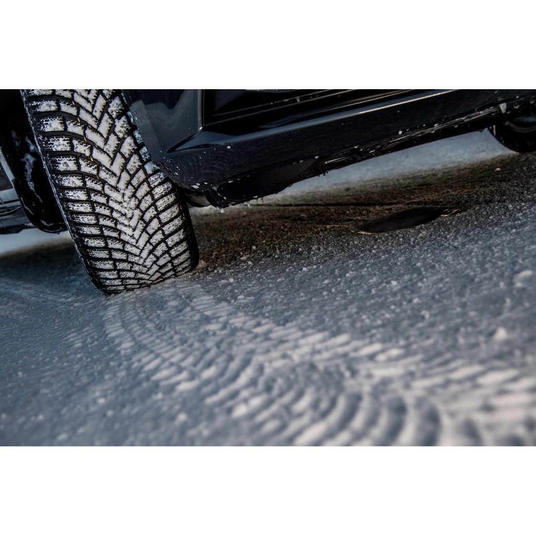 Легковая шина Bridgestone Blizzak LM005 DriveGuard Run Flat 225/45 R18 95V не для эксплуатации (старше 4-х лет), без гарантии