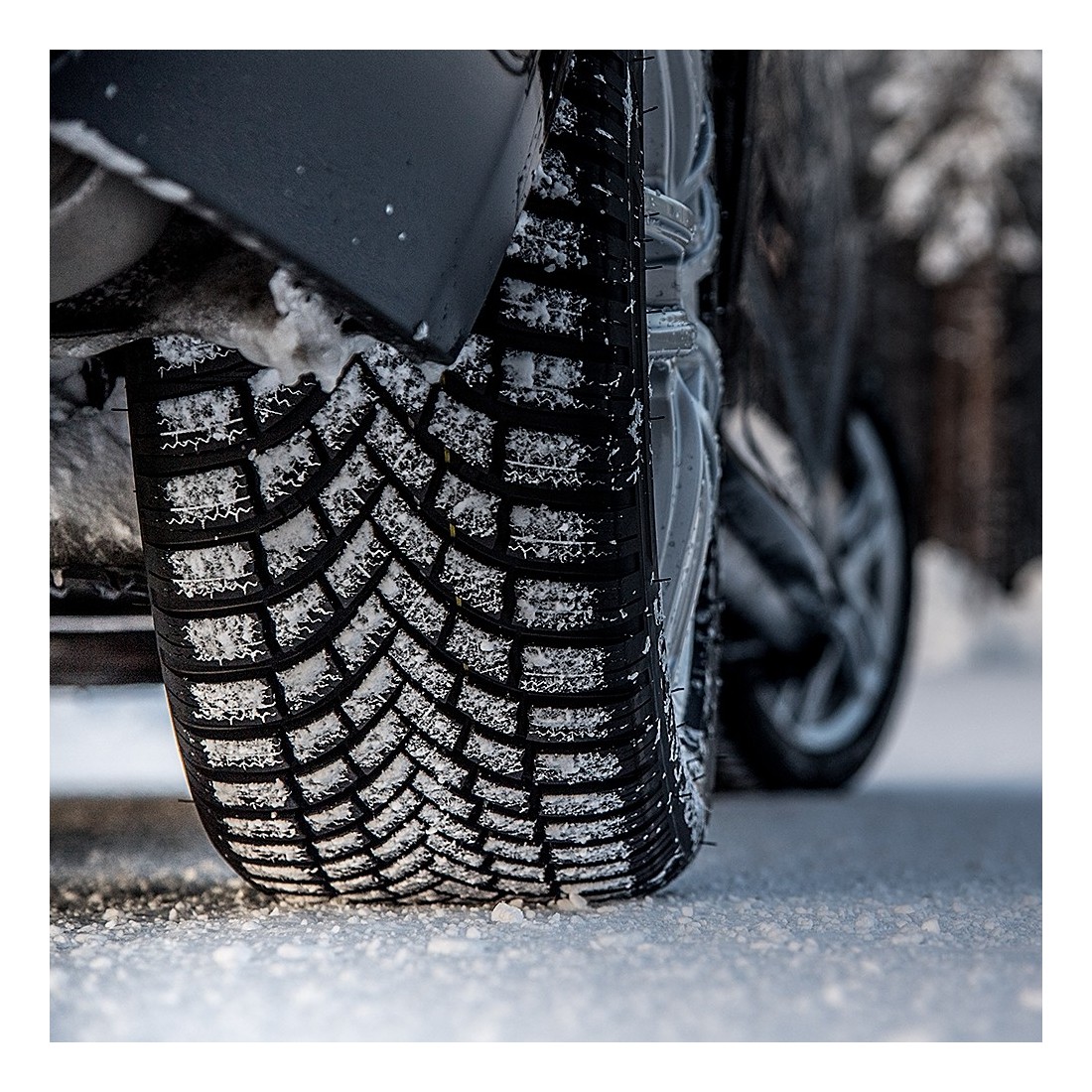 Легковая шина Bridgestone Blizzak LM005 DriveGuard Run Flat 225/45 R18 95V не для эксплуатации (старше 4-х лет), без гарантии