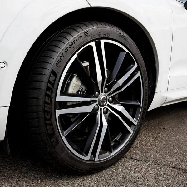 Легковая шина Michelin Pilot Sport 4 SUV 255/55 R18 109Y