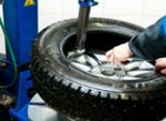 Вице-премьер предложил законодательно обязать водителей фур «переобуваться»